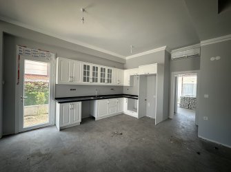 ÇANDARLI'DA DENİZE 250 METRE HARİKA VİLLA