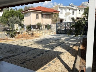 GÜLLÜK'TE  DENİZ MANZARALI TADİLATI YAPILMIŞ MÜSTAKİL EV