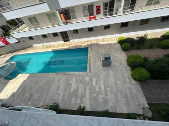 SILA EMLAK'TAN GÜLLÜK'TE HAVUZLU SİTE İÇERİSİNDE 2+1