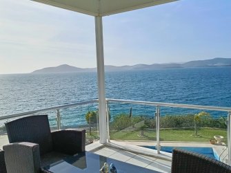 GÜLLÜK'TE EŞSİZ MANZARASIYLA ÖZEL KONUMDA SATILIK VİLLA