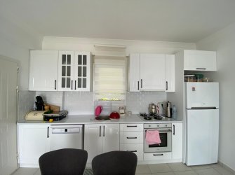 SİTE İÇERİSİNDE DENİZ MANZARALI 2+1 DAİRE