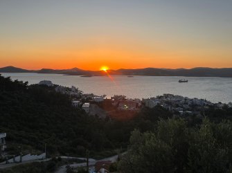 PANAROMİK DENİZ MANZARALI SİTE İÇERİSİNDE MÜSTAKİL 3+1EV