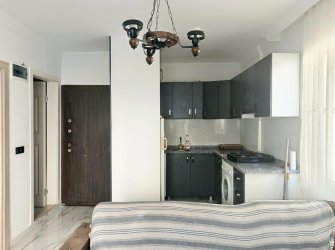 GÜLLÜK'TE BALKONLU 1+1 SATILIK DAİRE