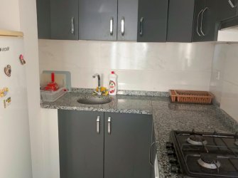 GÜLLÜK'TE BALKONLU 1+1 SATILIK DAİRE