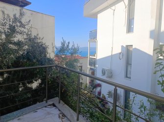 GÜLLÜK'TE BALKONLU 1+1 SATILIK DAİRE