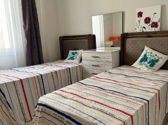 GÜLLÜK'TE HAVUZLU SİTE İÇERİSİNDE DENİZ MANZARALI 2+1 DAİRE
