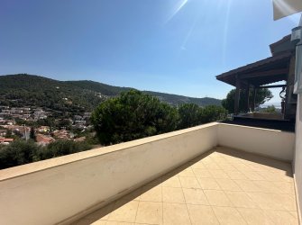 TERASLI MANZARALI DOĞAYLA İÇ İÇE SATILIK 3+1 VİLLA