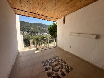 TERASLI MANZARALI DOĞAYLA İÇ İÇE SATILIK 3+1 VİLLA