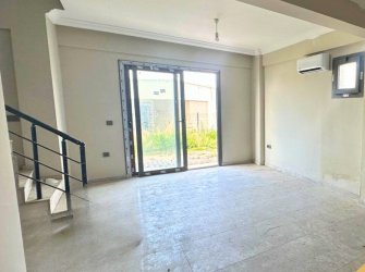 GÜLLÜK MERKEZDE DENİZ MANZARALI BAHÇE KULLANIMLI DAİRE