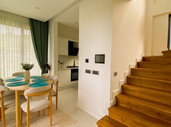 MARİNA MANZARALI DENİZE YÜRÜME MESAFESİNDE LÜKS VİLLA