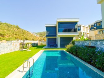 MARİNA MANZARALI DENİZE YÜRÜME MESAFESİNDE LÜKS VİLLA