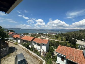 DENİZ MANZARALI GENİŞ BAHÇE KULLANIMLI MÜSTAKİL EV