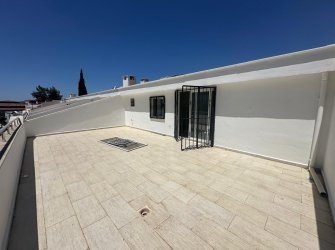 Sahile 50m, Havuzlu Sitede Deniz Manzaralı Dubleks Daire