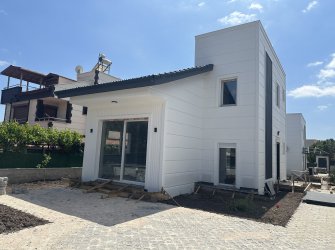 ÇANDARLI'DA DENİZE 250 METRE HARİKA VİLLA