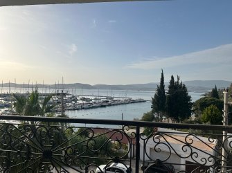 GÜLLÜK'TE MARİNAYA SIFIR GENİŞ 2+1 DAİRE