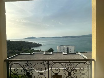 GÜLLÜK'TE HAVUZLU SİTE İÇERİSİNDE DENİZ MANZARALI 2+1 DAİRE