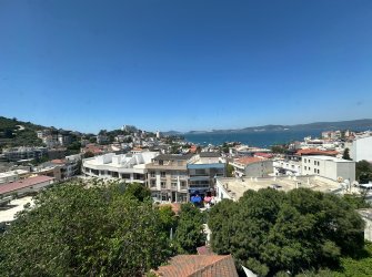PANORAMİK DENİZ MANZARALI FULL EŞYALI 1+1 DAİRE